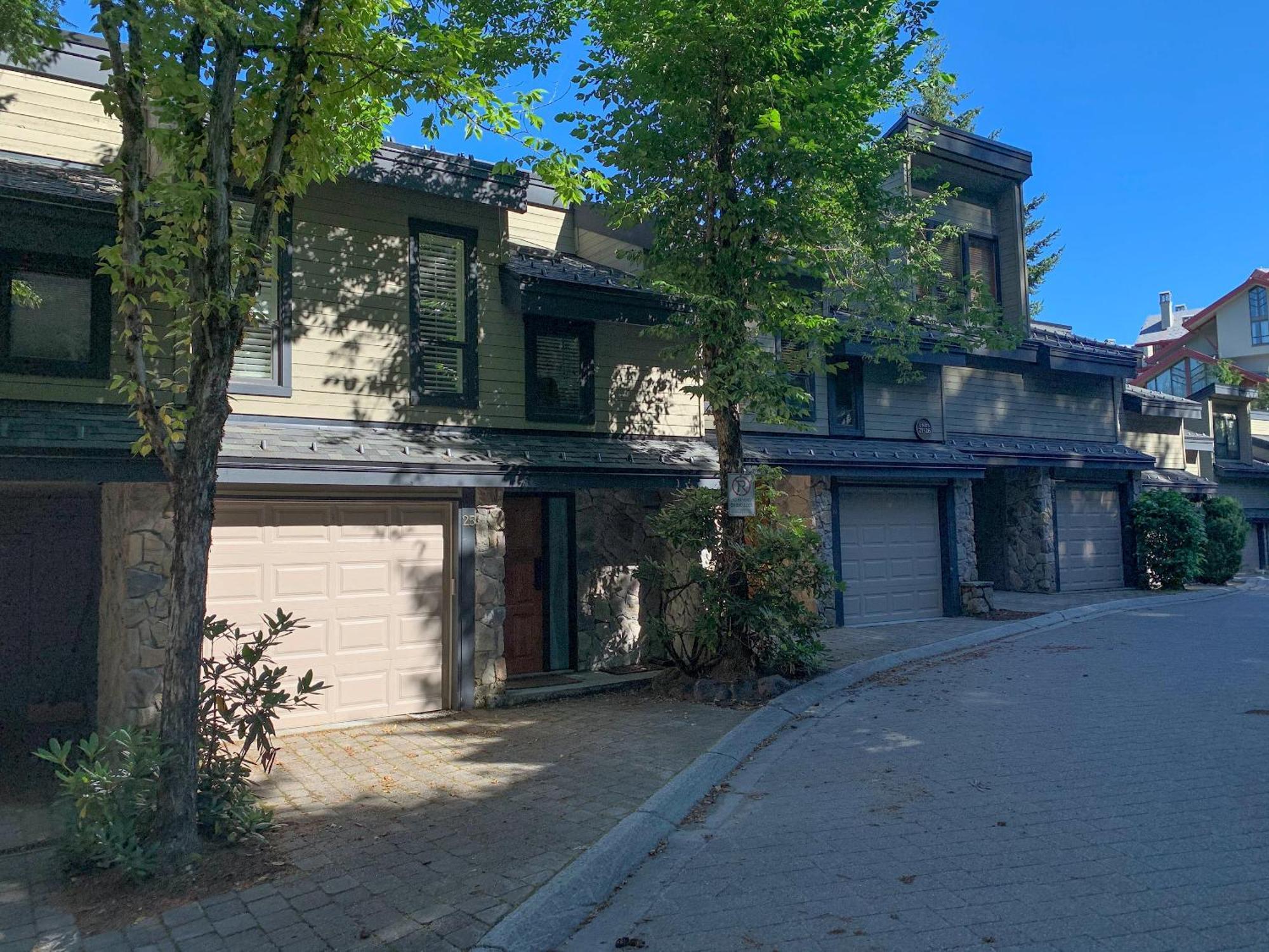 Holiday home Telemark 25 Ski-in Ski-out Access Steps To Ski Lifts Renovated Townhome *